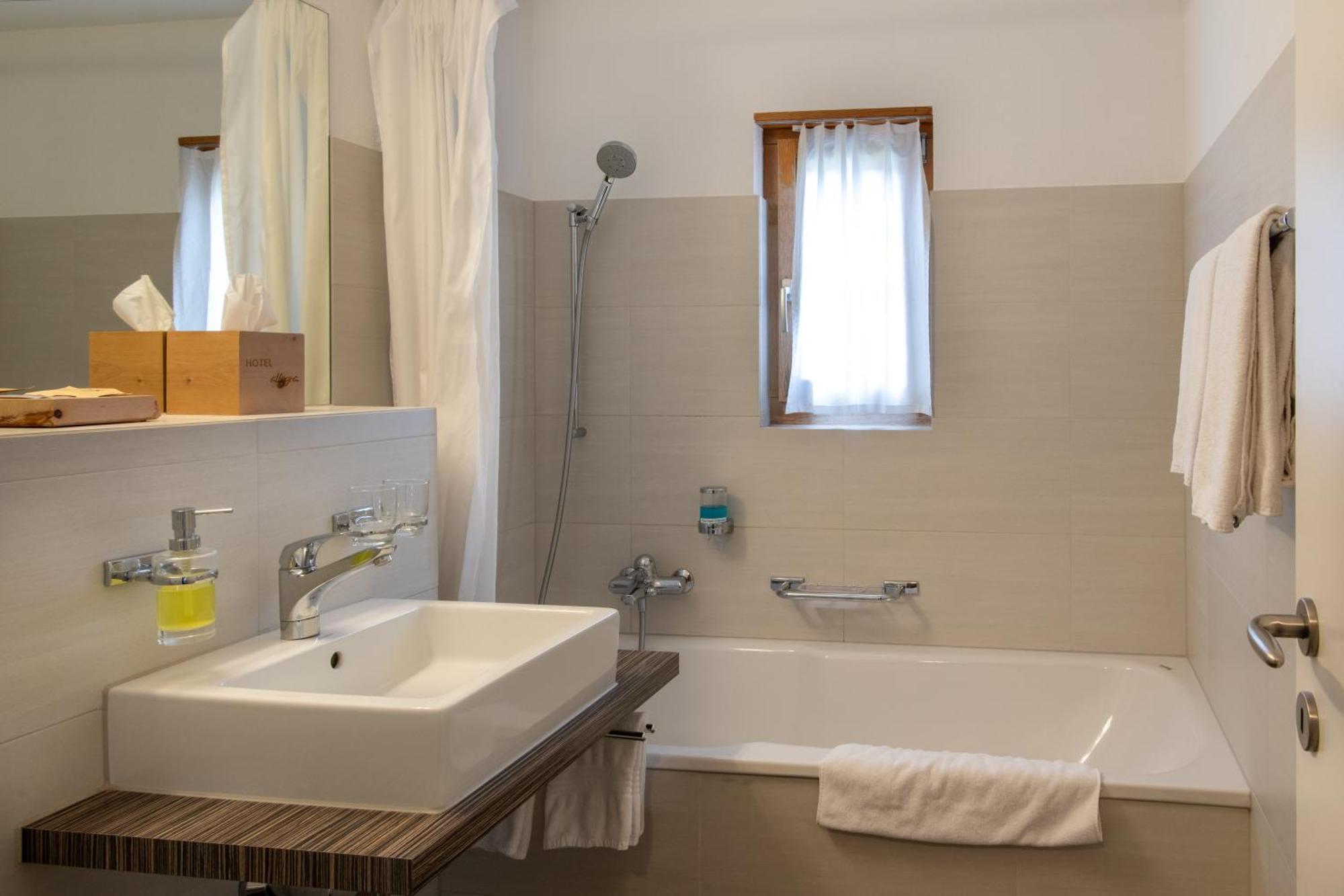 Ferienwohnungen Hotel Allegra Zuoz Buitenkant foto